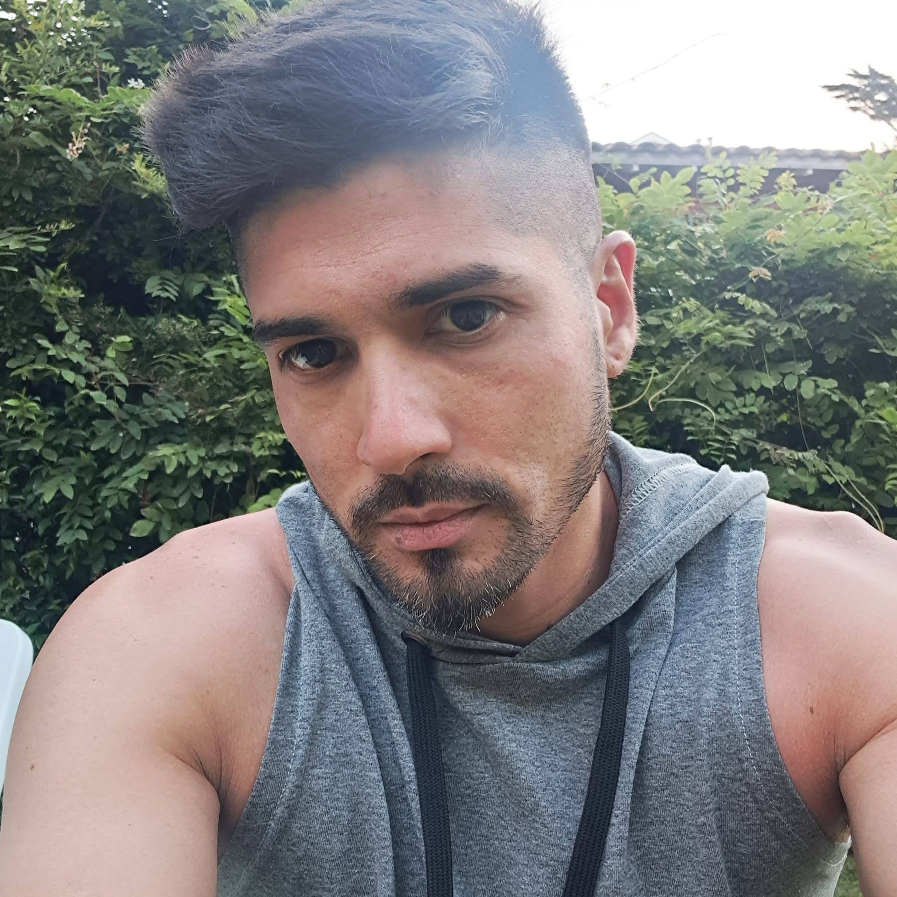 <em>Andrés M.</em>